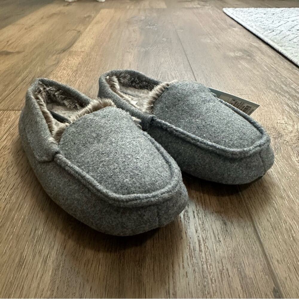 NWT!!‎ Boy’s Cozy Gray Slippers, Cat & Jack, Indoor/Outdoor, Size 13/1 - Picture 2 of 8